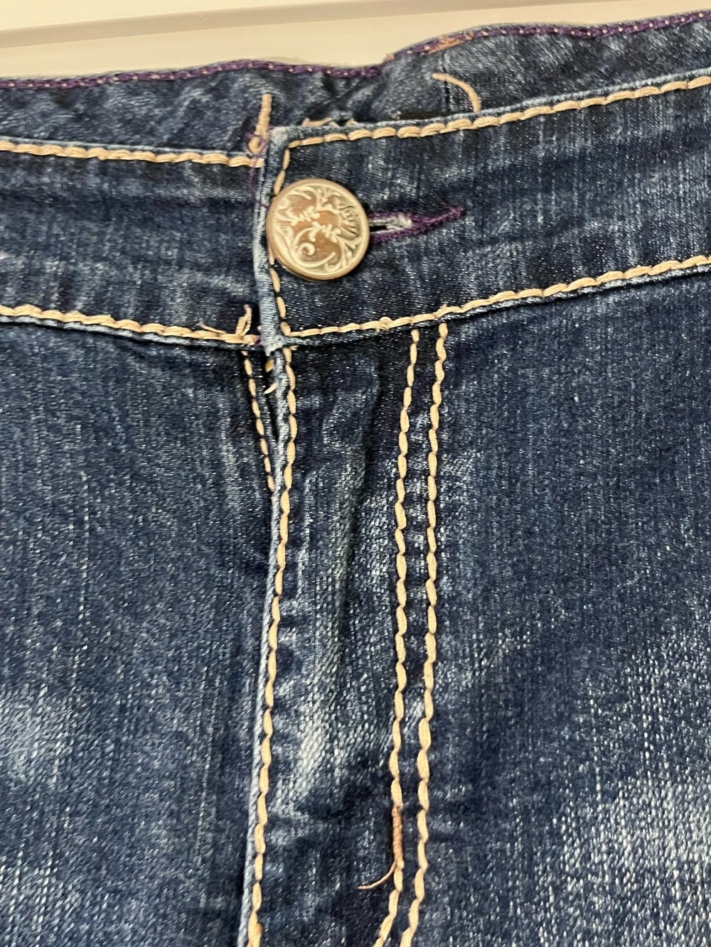 Ariya  Women’s Dark Wash Bootcut Jean Blue with whiskering contrast stitching 3X - Picture 6 of 13